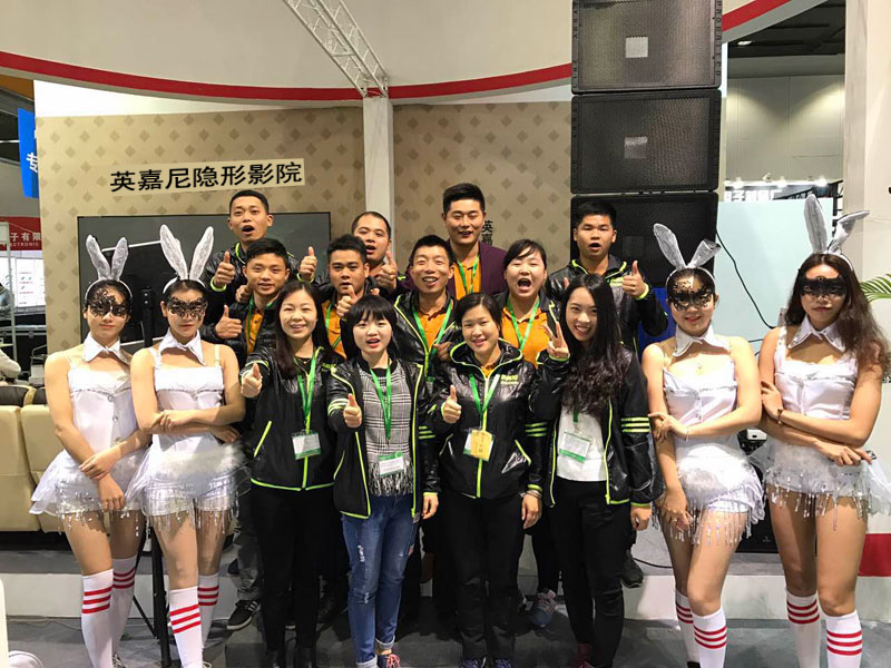 <b>2017廣州國際專業(yè)燈光、音響展第二天，一禾科技展位依舊火爆</b>