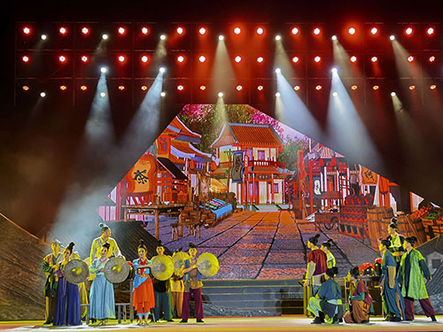 <b>舞臺燈光與音響技術(shù)：打造完美演出體驗的關(guān)鍵！</b>